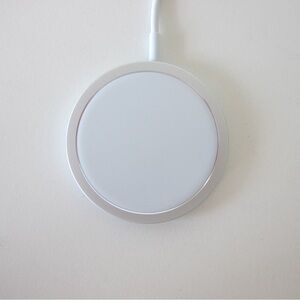 - MagSafe iPhone Charger - White